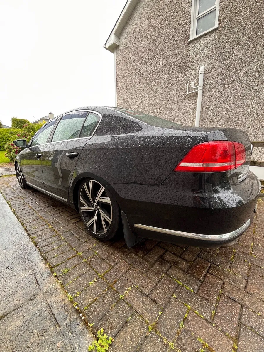 Volkswagen Passat 2012 - Image 1