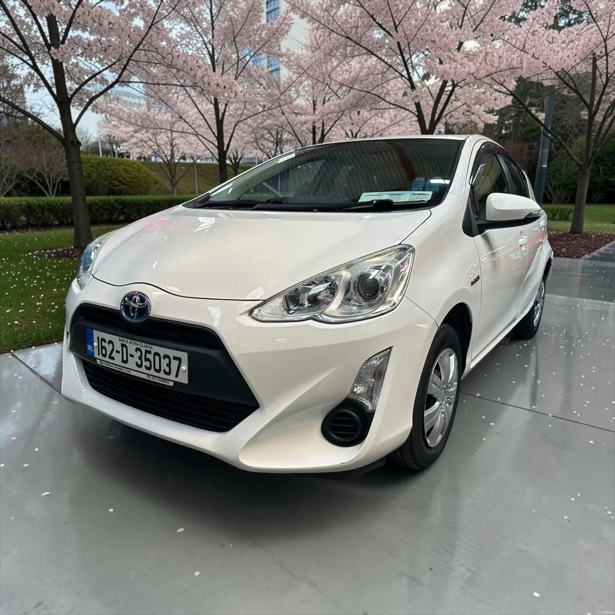 2016 Toyota Aqua 1.8 Petrol Hybrid Automatic - Image 3
