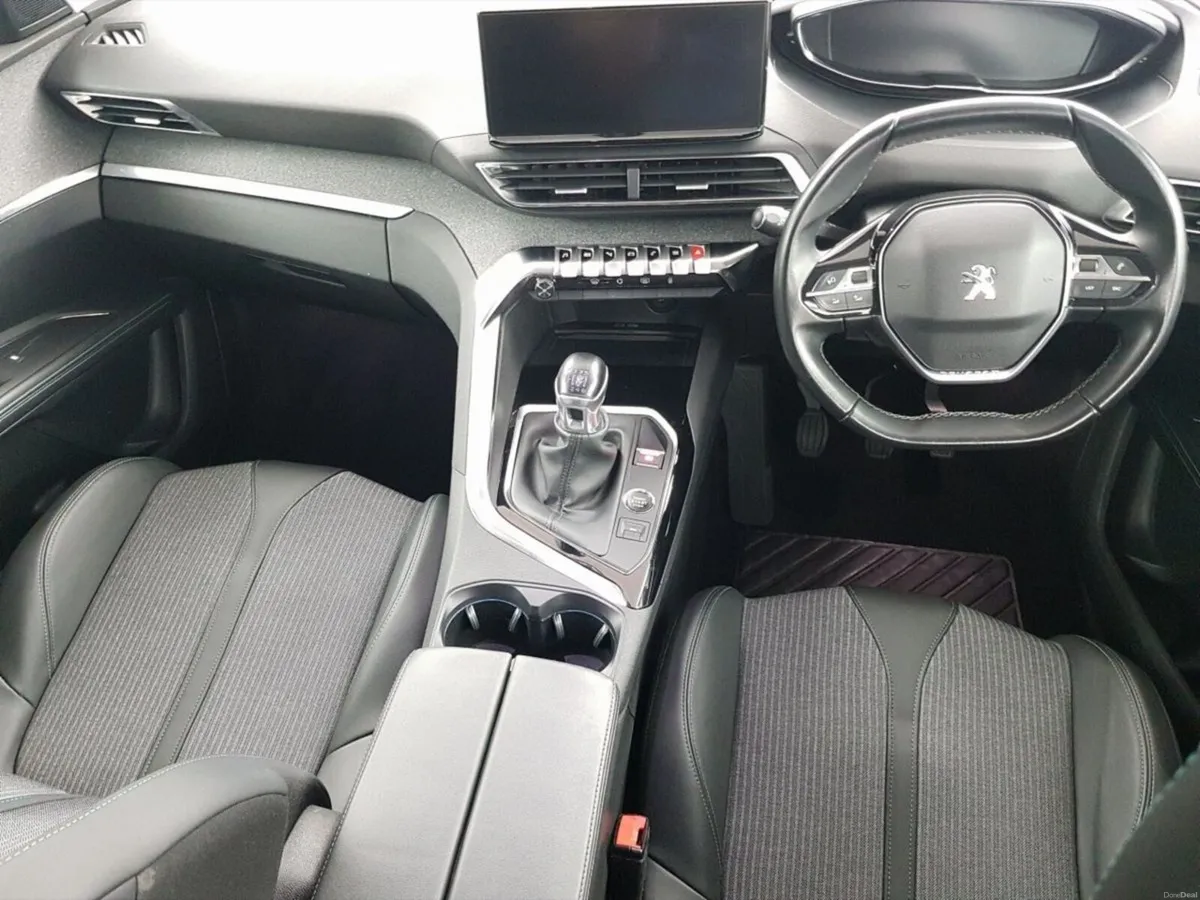 Peugeot 5008 1.2 PureTech 130bhp Allure - Image 3