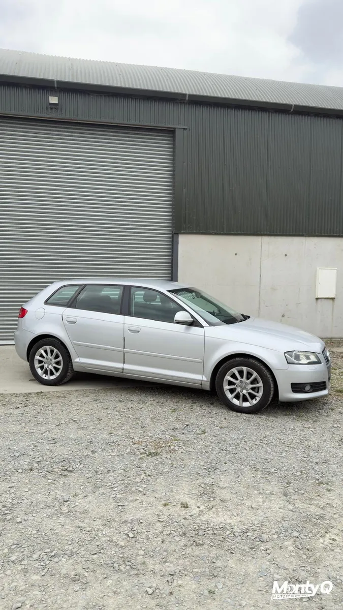 Audi A3 Sportback Auto - 53k km - reverse cam - Image 3
