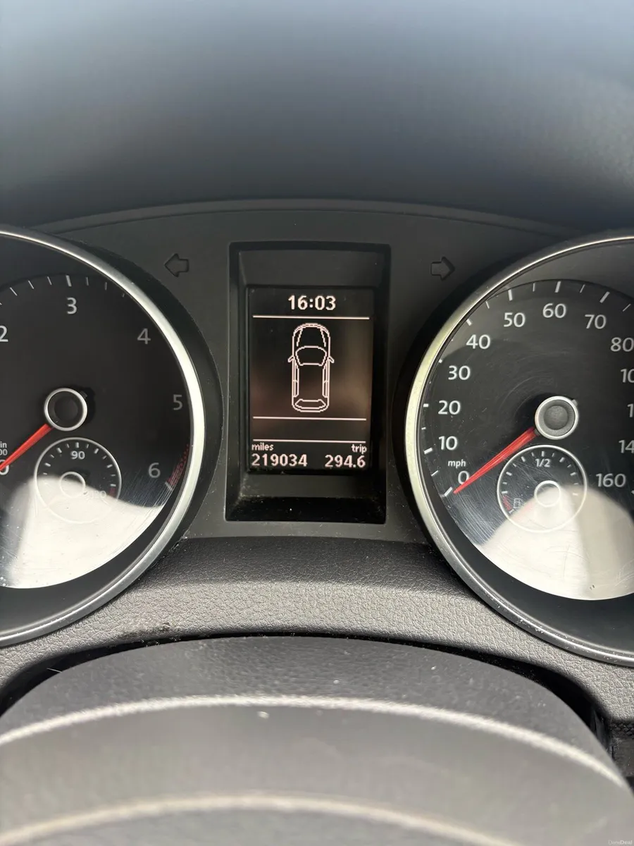 Volkswagen Golf 1.6TDI Match - Image 4