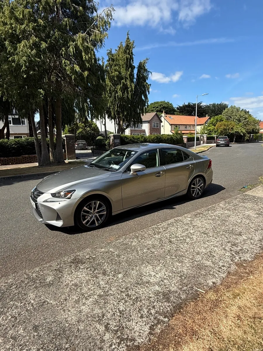 Lexus IS 300h 2018 - Image 1