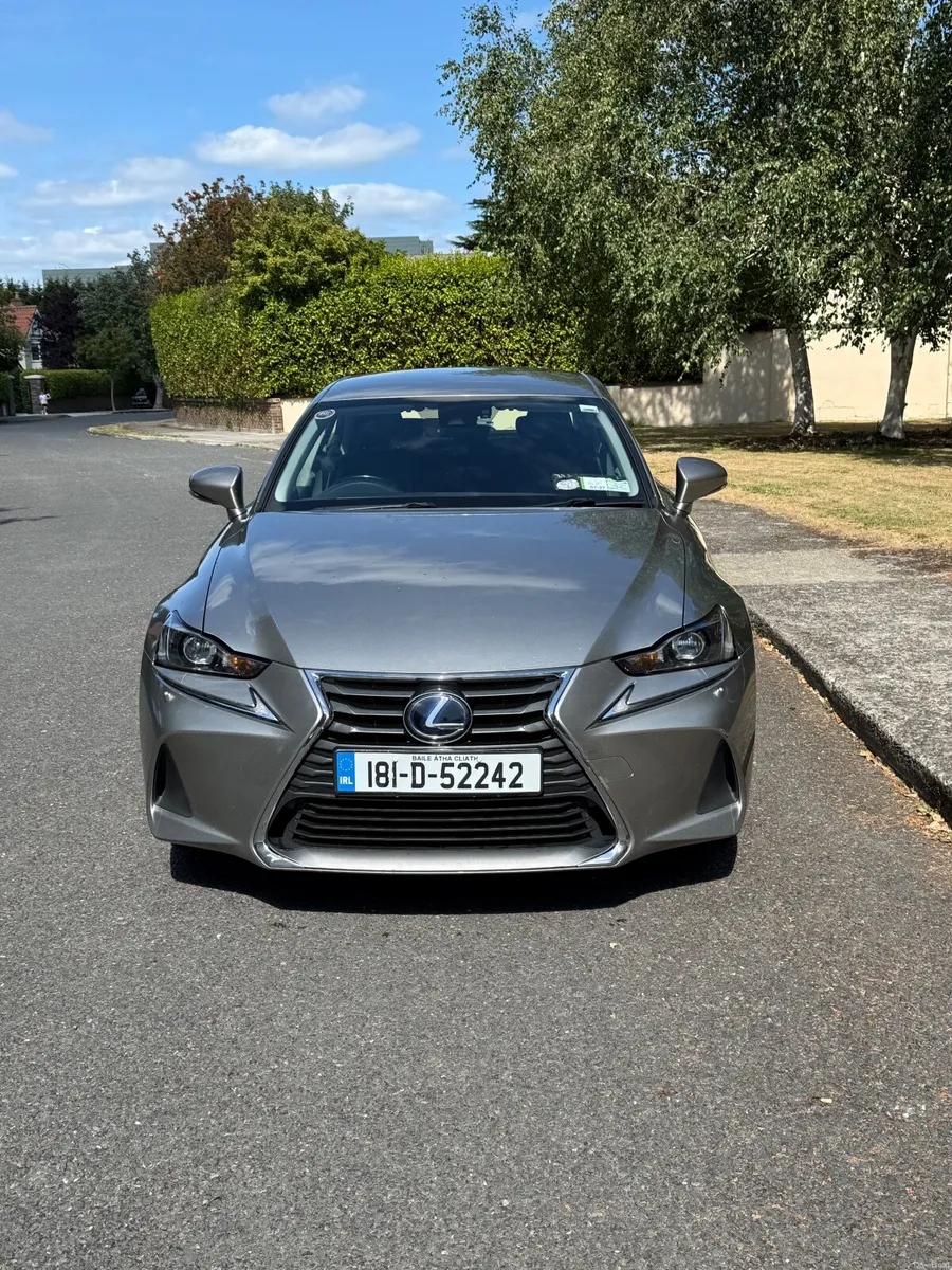 Lexus IS 300h 2018 - Image 3