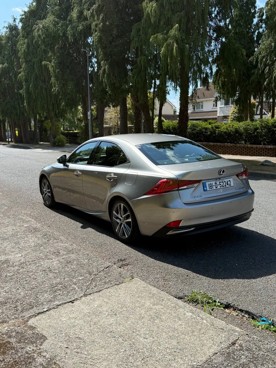 Lexus IS 300h 2018 - Image 4