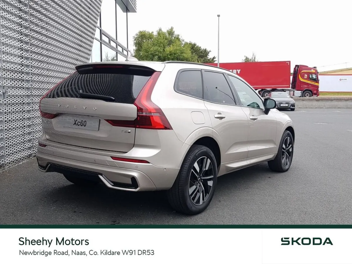 Volvo XC60 T6 PHEV AWD Plus Dark - Image 3
