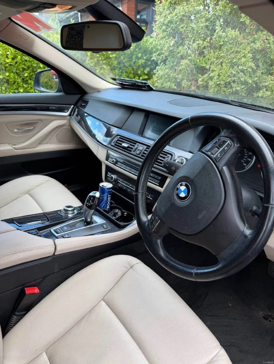 BMW 5-Series 2011 - Image 5