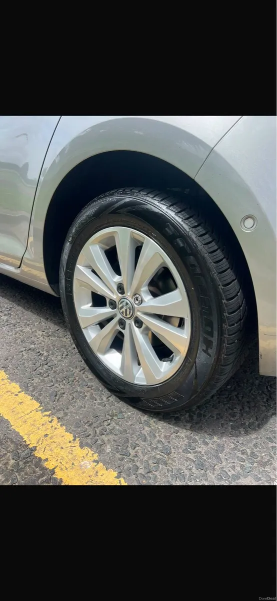 Selling 2013 Volkswagen Golf 1.6 TDI Bluemotion - Image 4