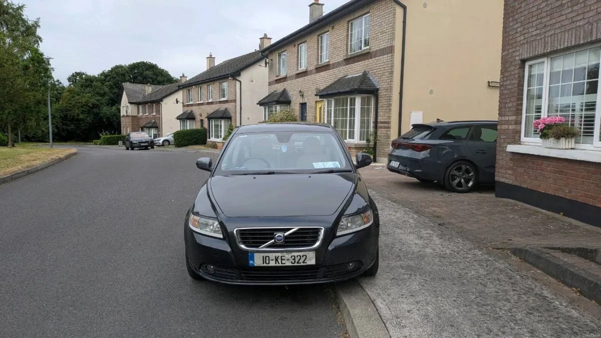 Volvo S40 - Image 1