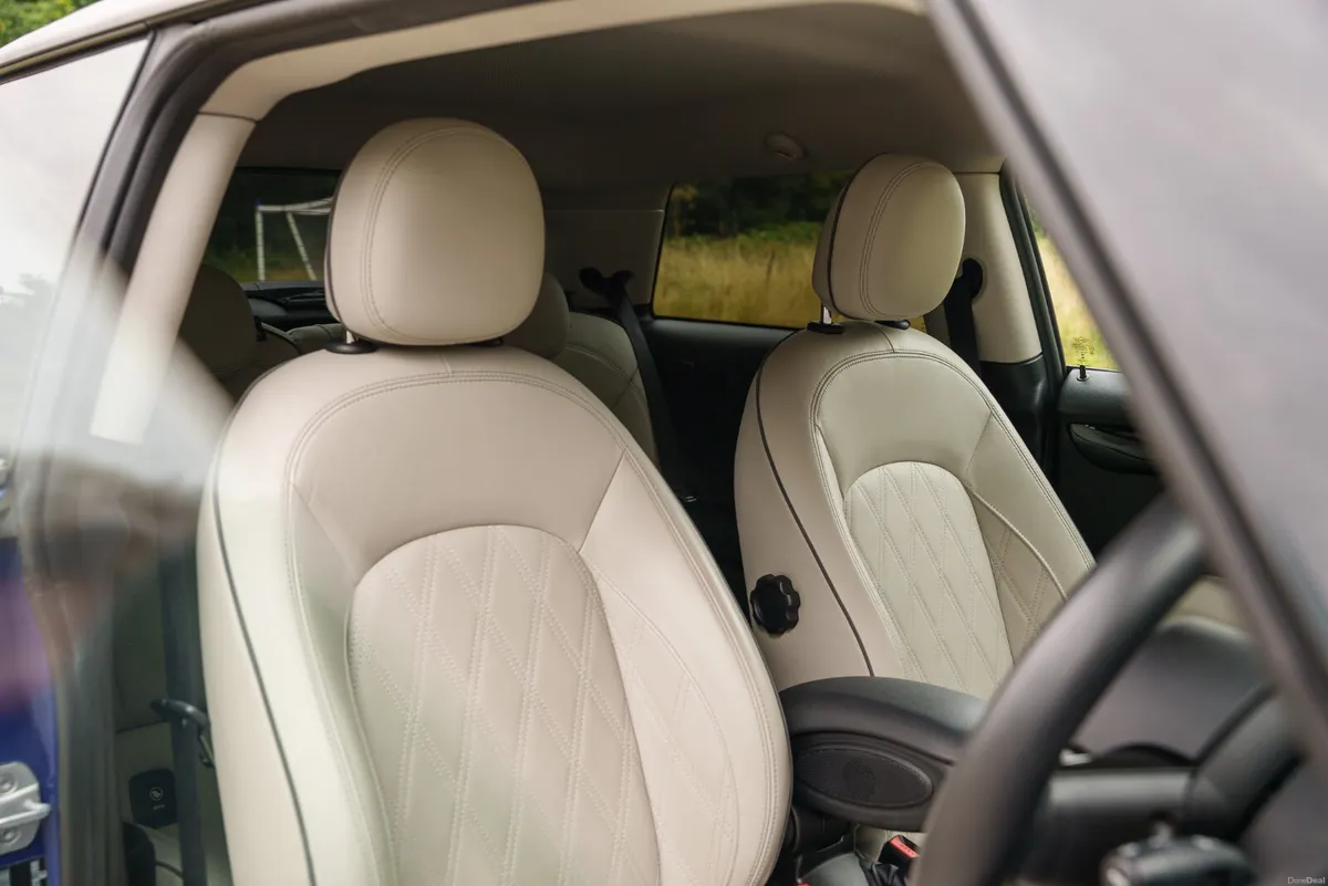 2021 Mini Cooper Exclusive - Only 40k Km - Image 5