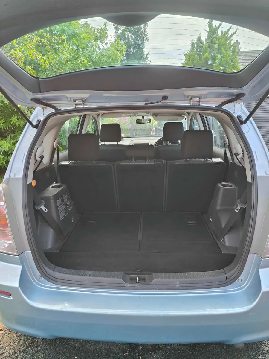 2006 Toyota Corolla verso - Image 2