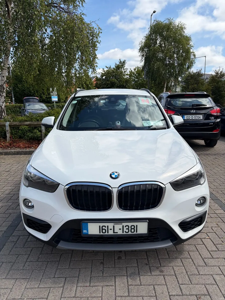 BMW X1 SDR 18D AUTOMATIC Black Shadow - Image 3