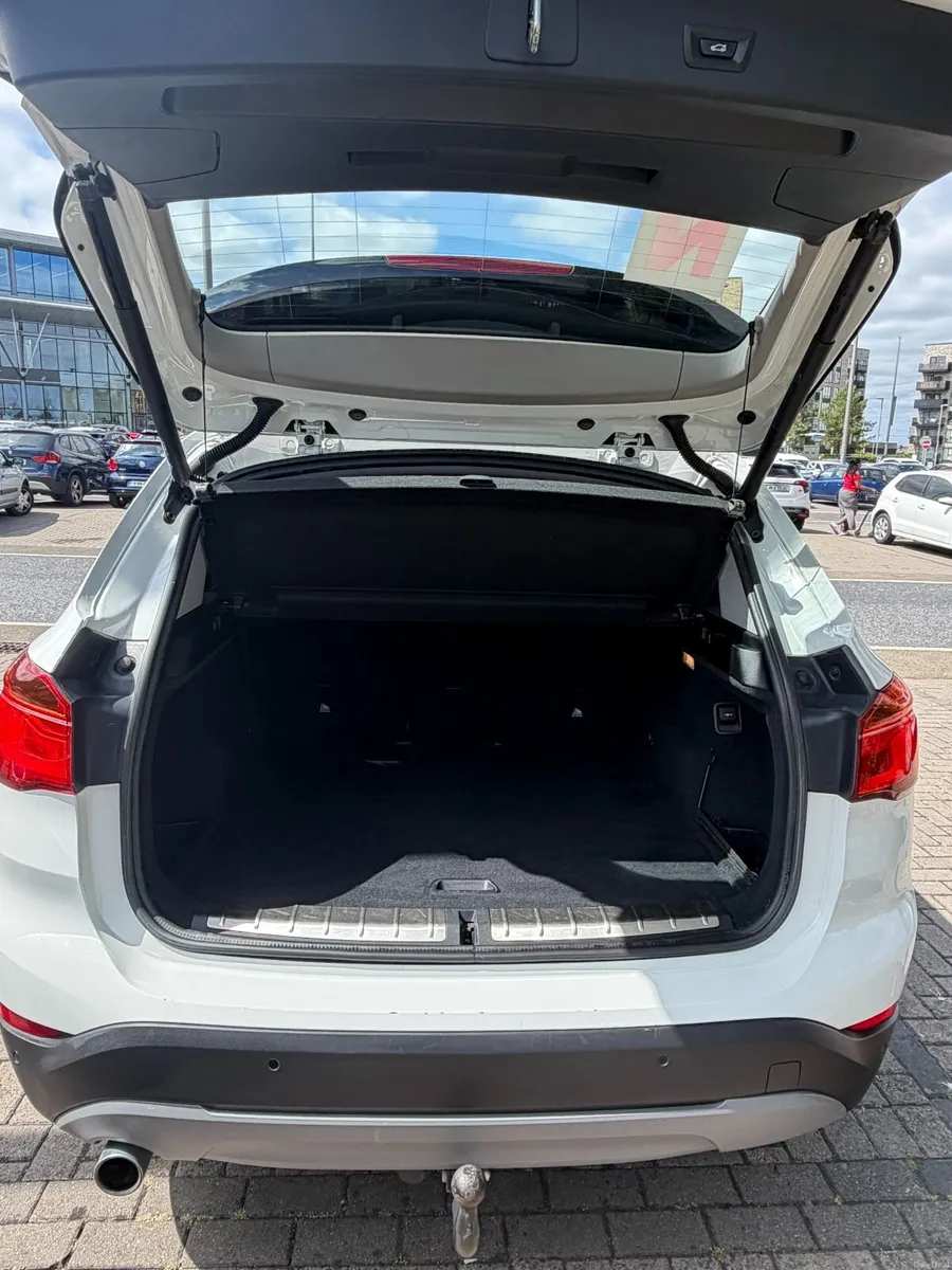BMW X1 SDR 18D AUTOMATIC Black Shadow - Image 5