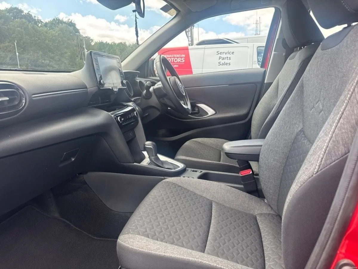 Toyota Yaris Cross CR LUNA 4DR AUTO CROSS - Image 6