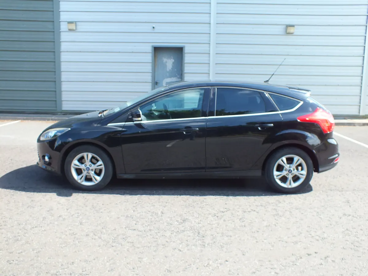 Ford Focus 2014 - Image 2