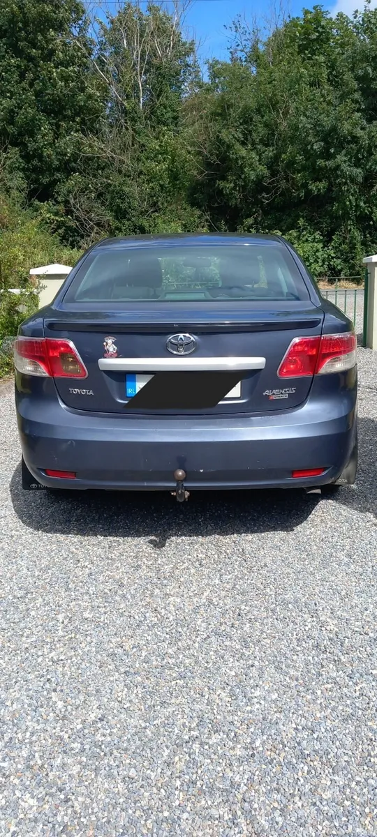 Toyota Avensis 2011 - Image 2