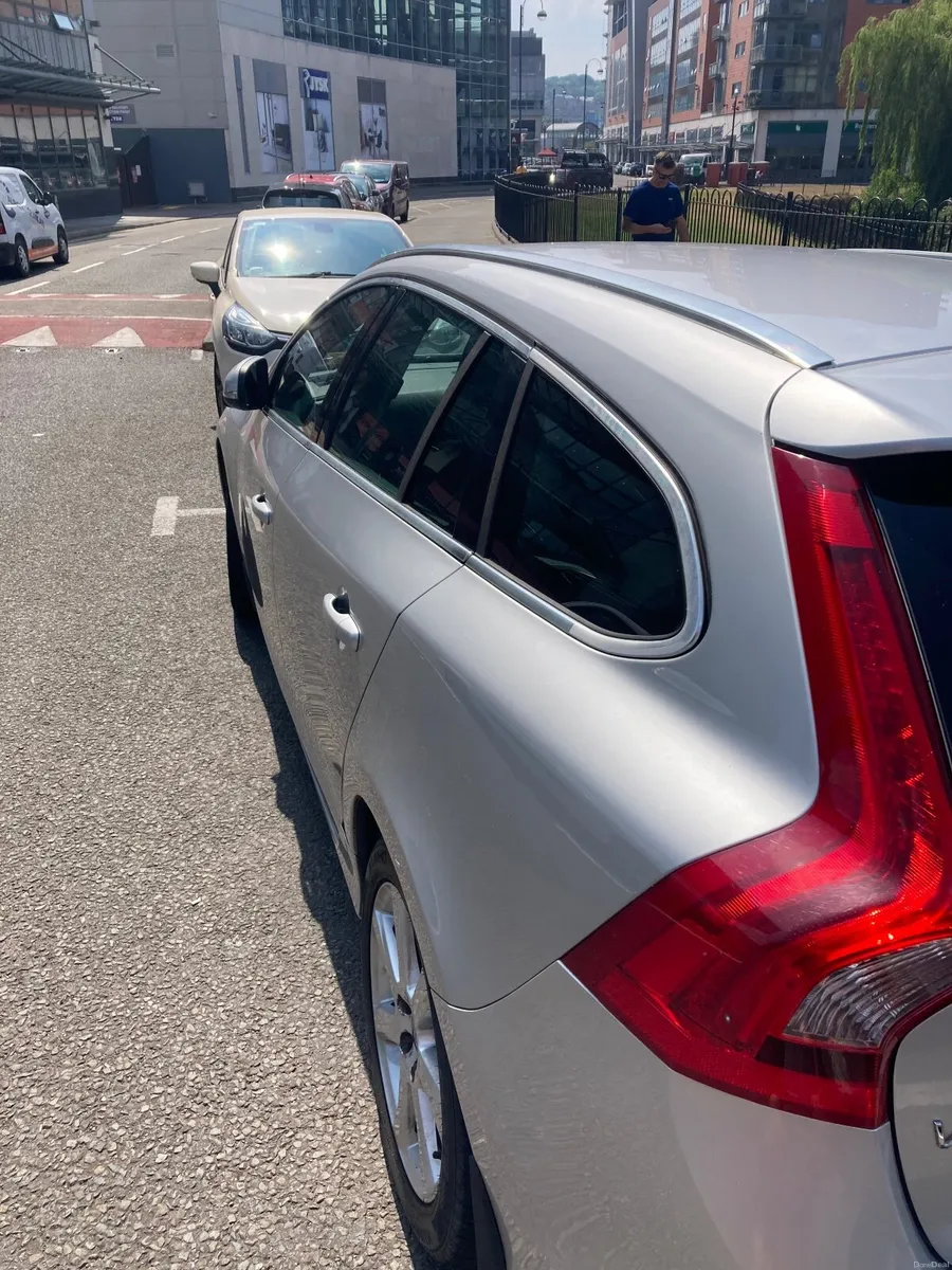 Volvo V60 2015 - Image 4