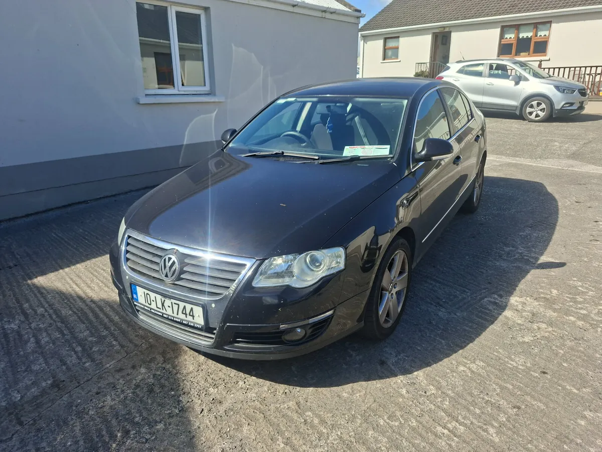Volkswagen Passat 2010 - Image 2