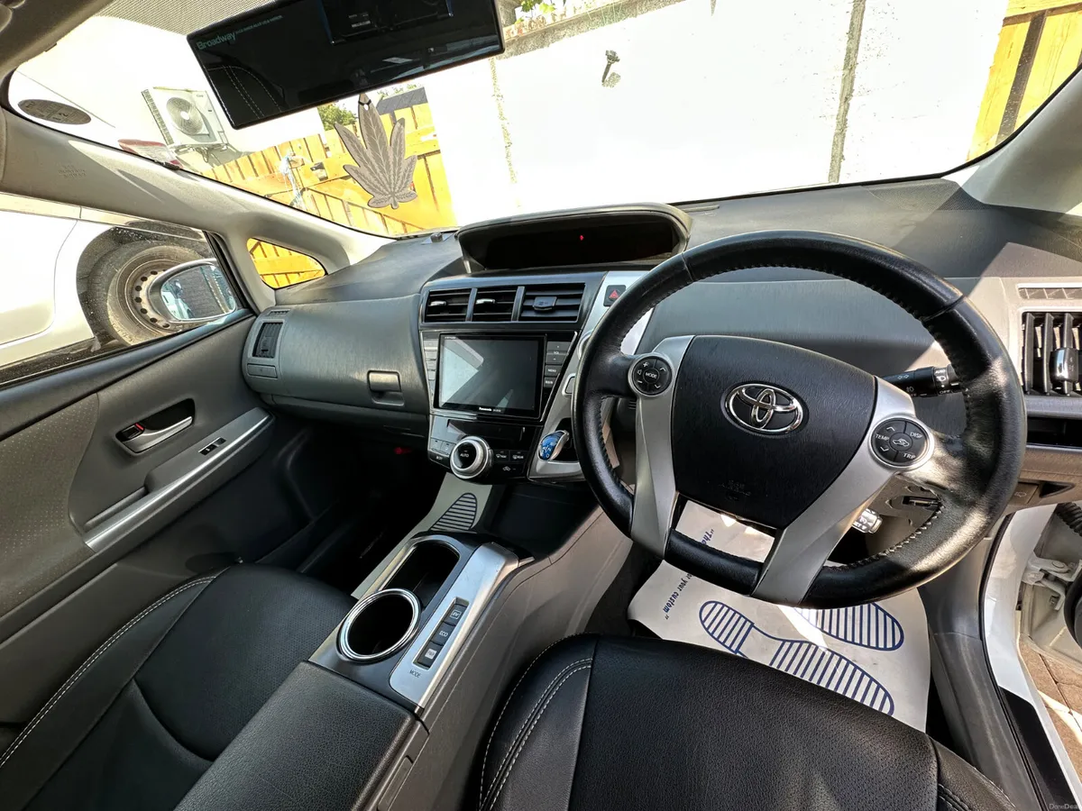 Toyota Prius 2013 - 7 Seater - Leather Seats - Image 3