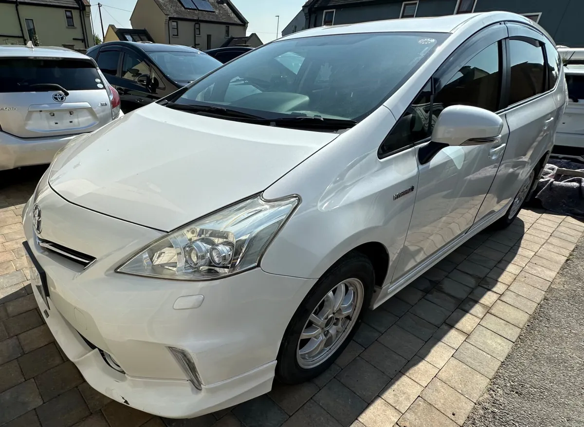 Toyota Prius 2013 - 7 Seater - Leather Seats - Image 2