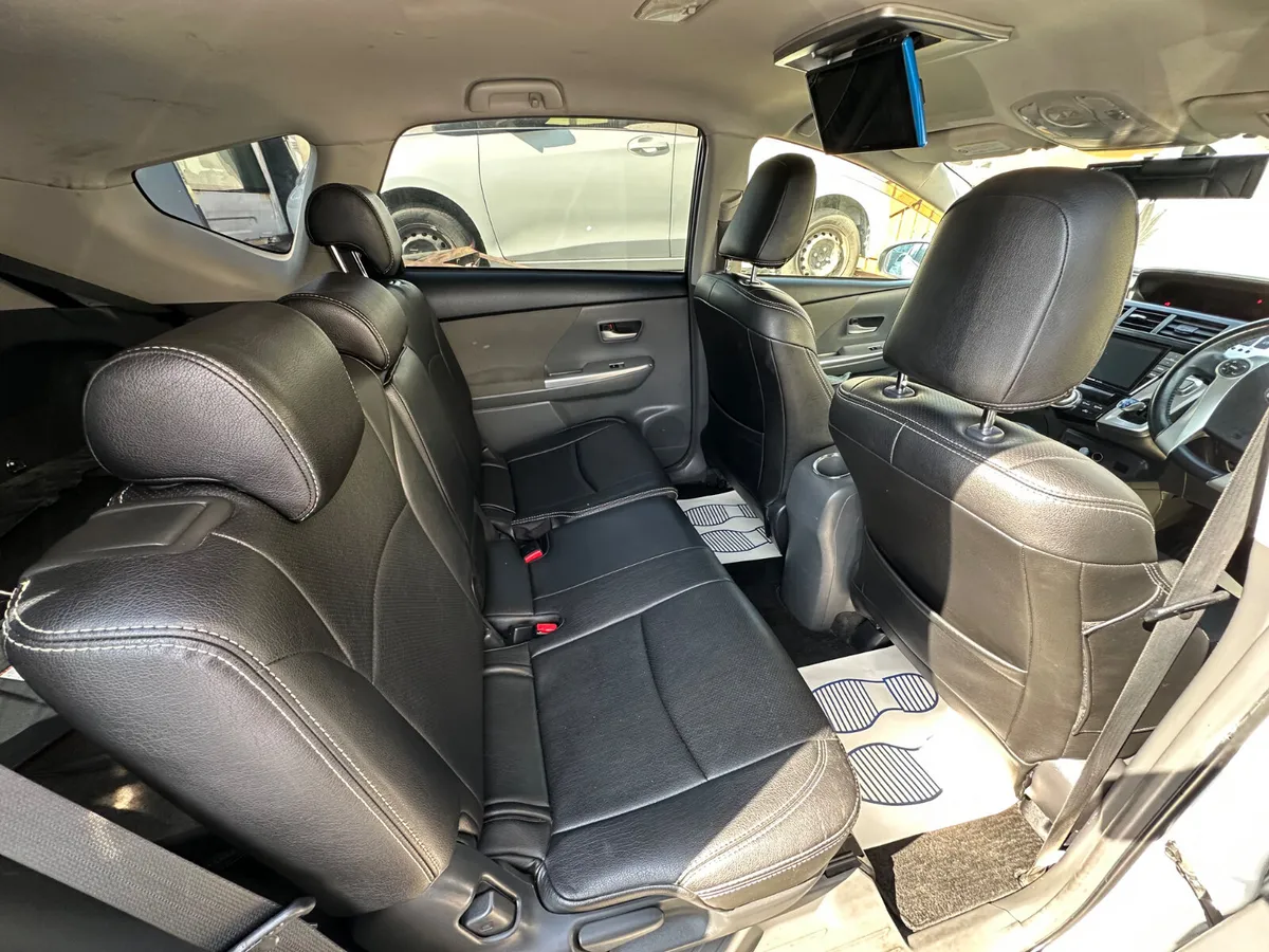 Toyota Prius 2013 - 7 Seater - Leather Seats - Image 6