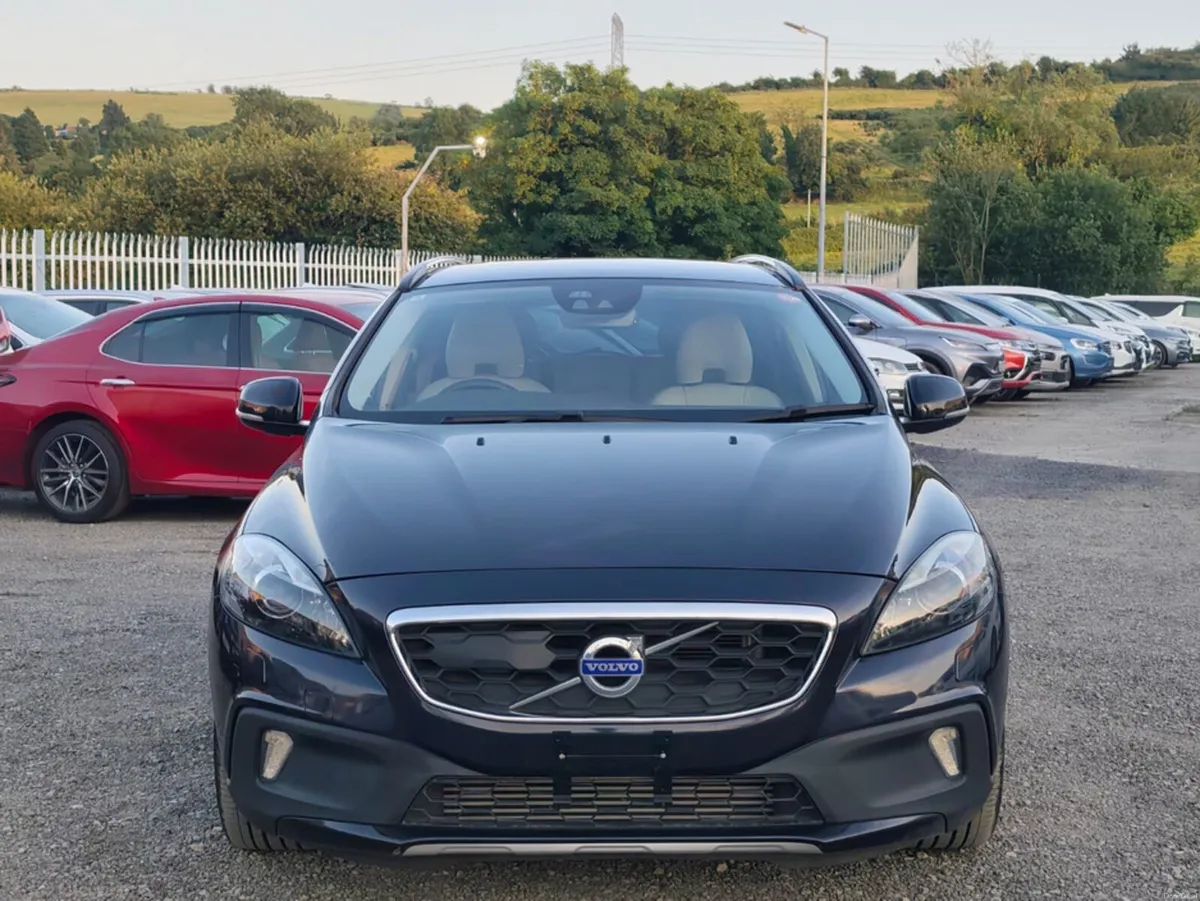 Volvo V40 2.0L Diesel D4 - Automatic - Low mileage - Image 2