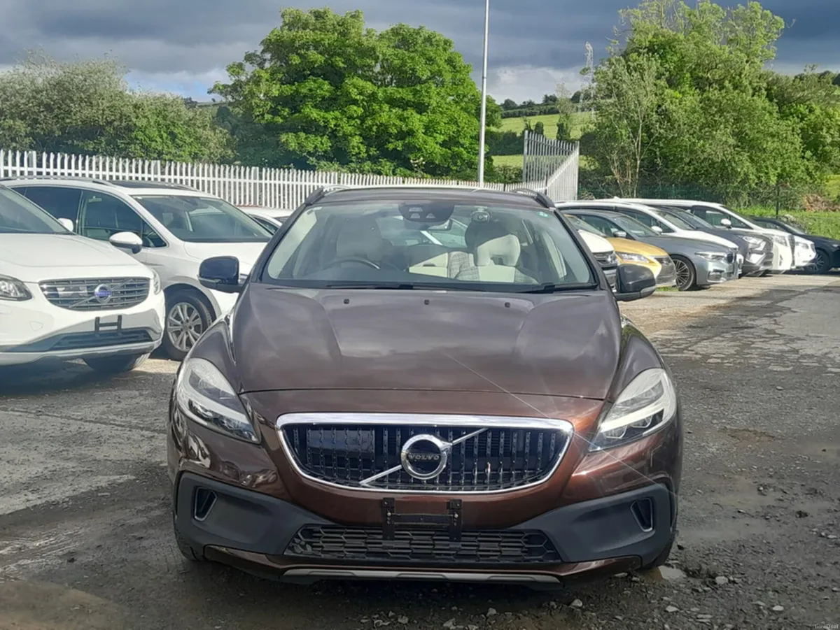 Volvo V40 2.0L Diesel D4 MOMENTUM - Automatic (097 - Image 2