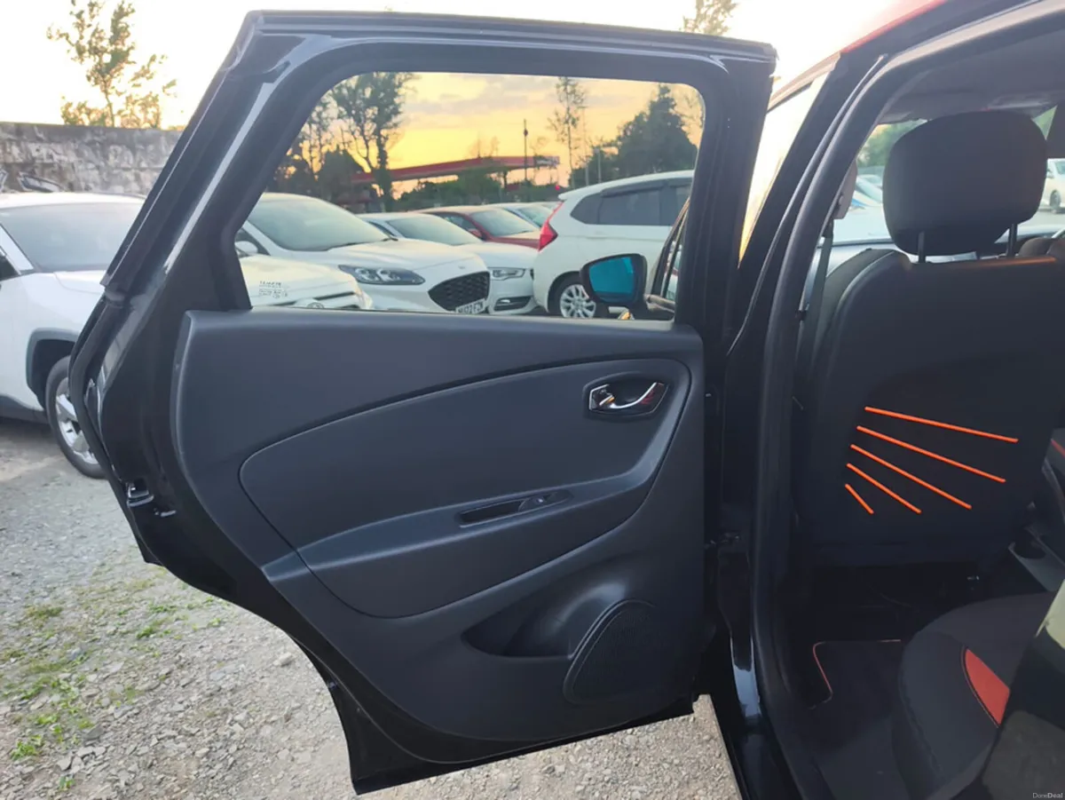 Renault Captur 1.2L Petrol - Low mileage - Automat - Image 6