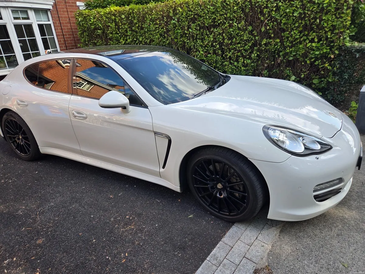 Porsche Panamera 2012 - Image 1