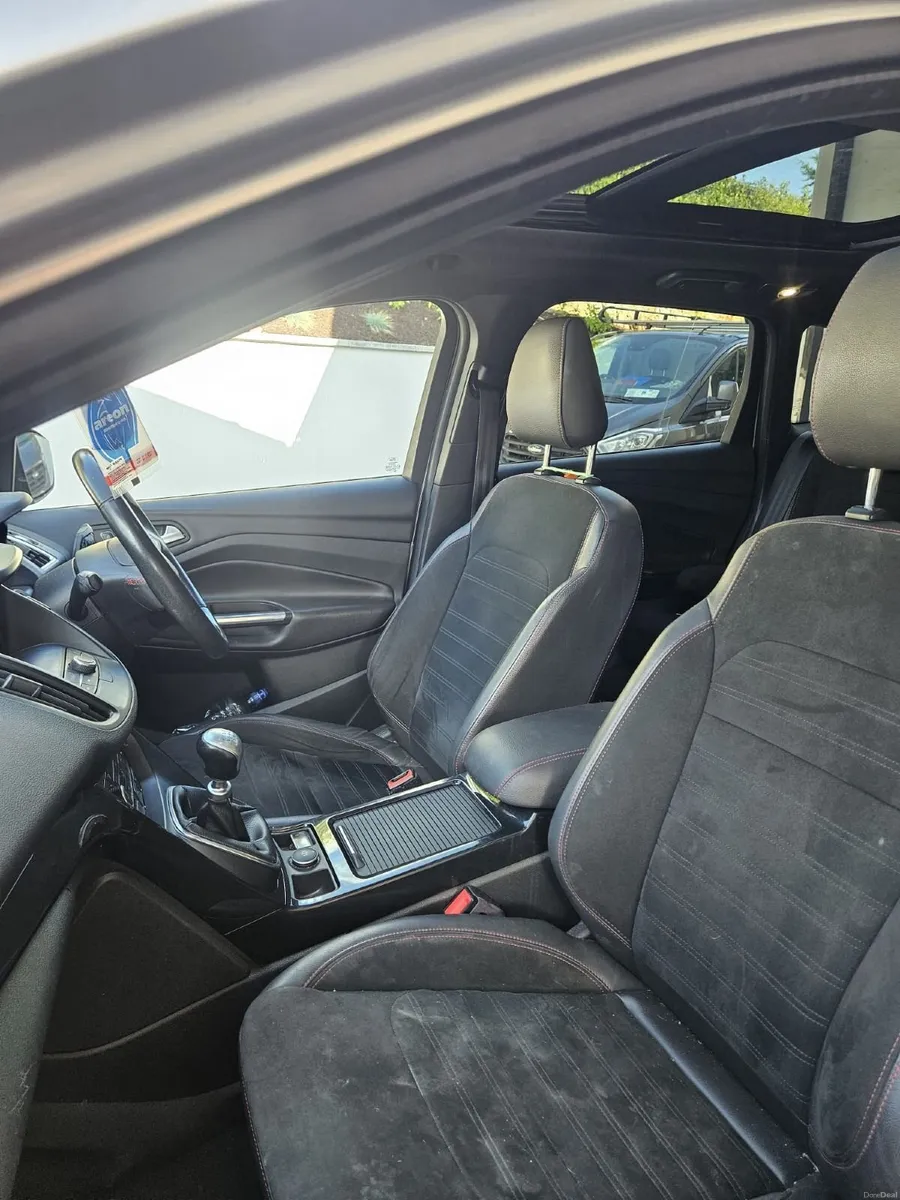 Ford Kuga ST-LINE 1.5 - Image 4