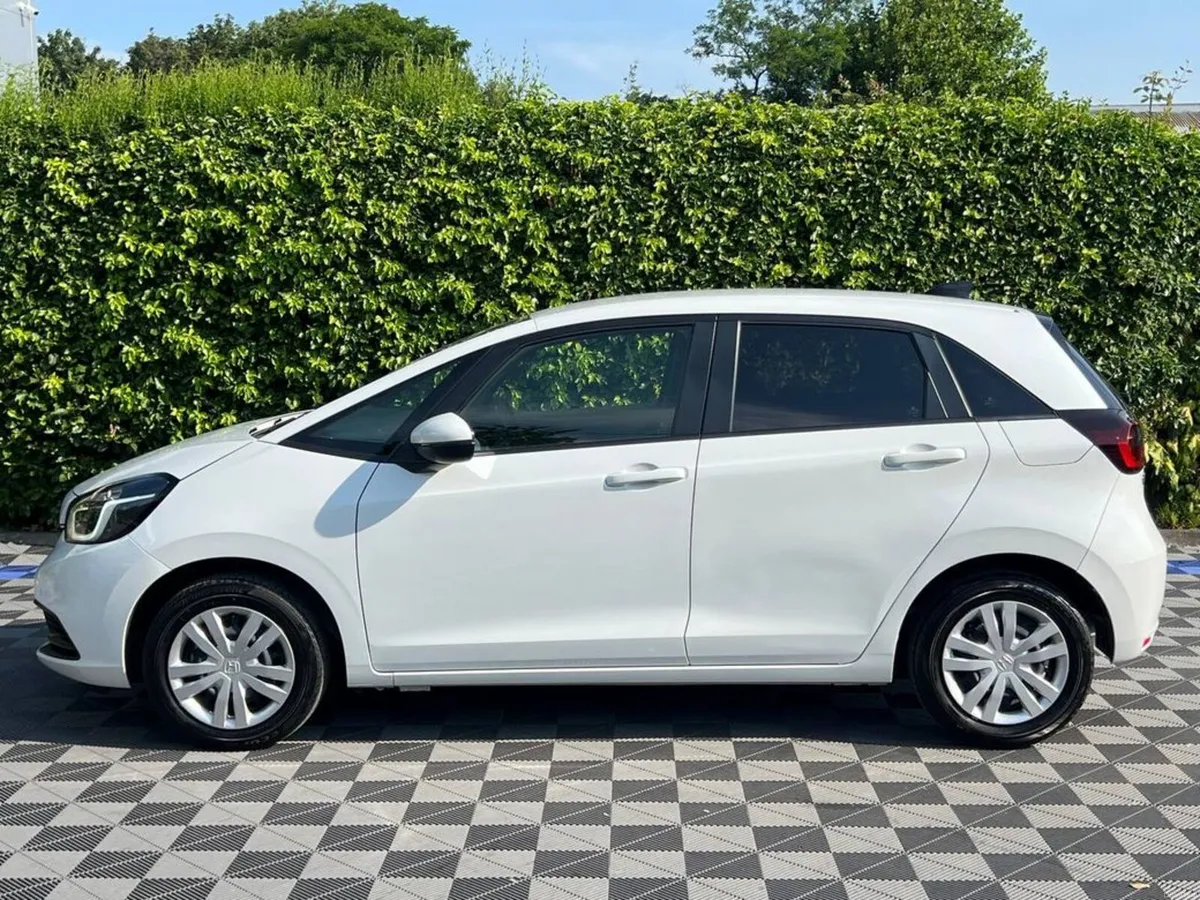 Honda Fit 1.5 HYBRID AUTO // VERY LOW MILEAGE // R - Image 3