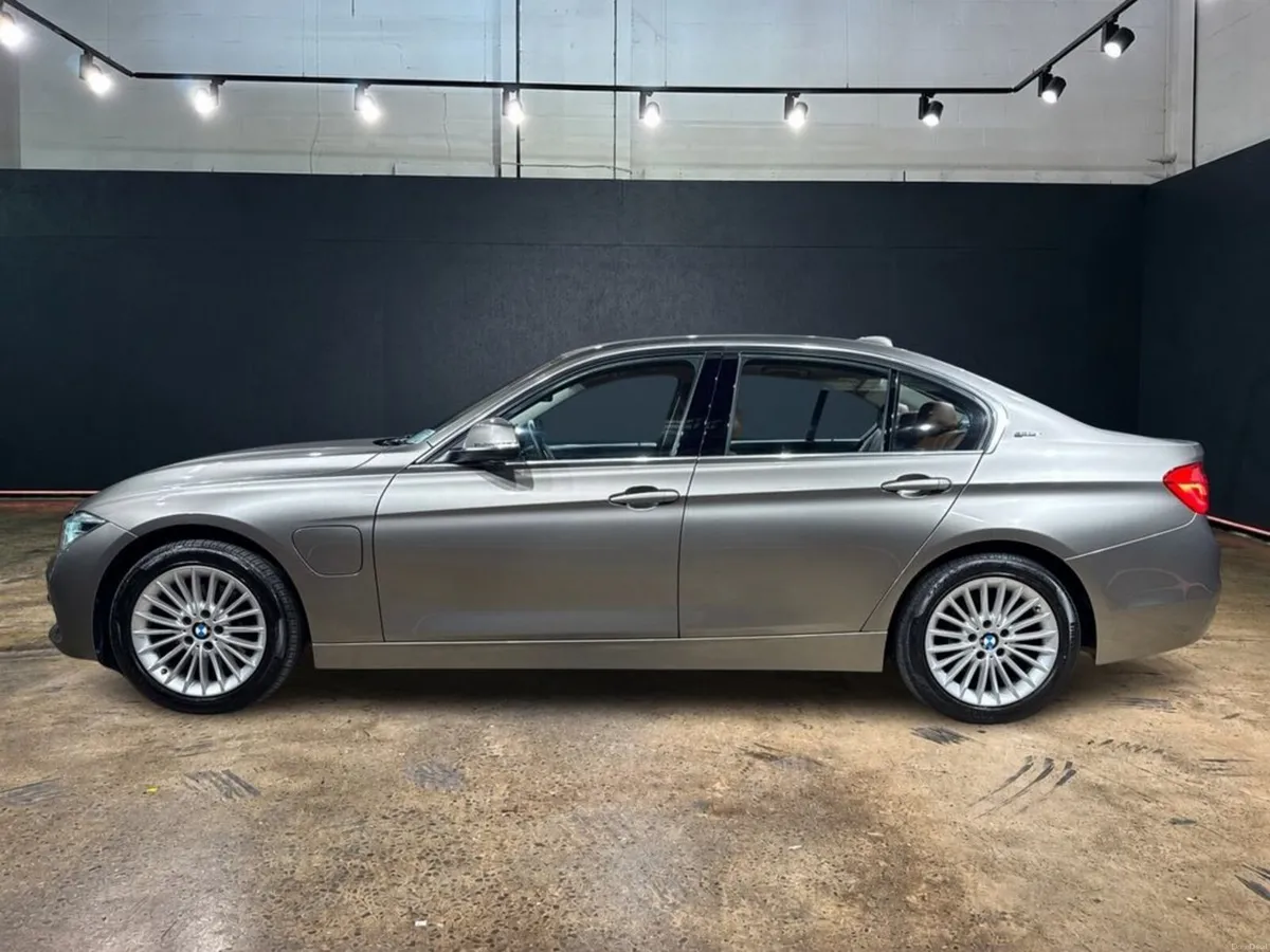 BMW 3-Series 2.0 AUTOMATIC PHEV - PERFORMANCE LUXU - Image 6