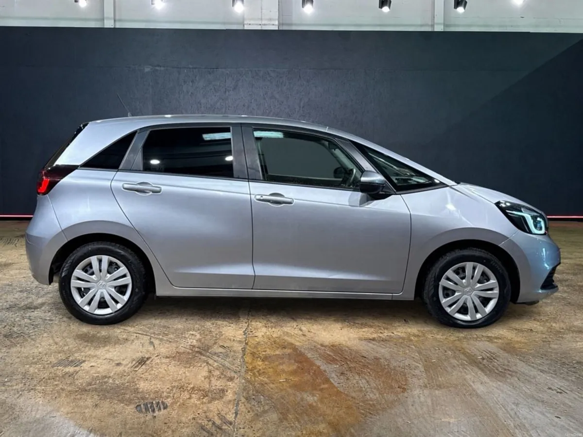 Honda Fit 1.5 HYBRID AUTOMATIC - PUSH BUTTON START - Image 2