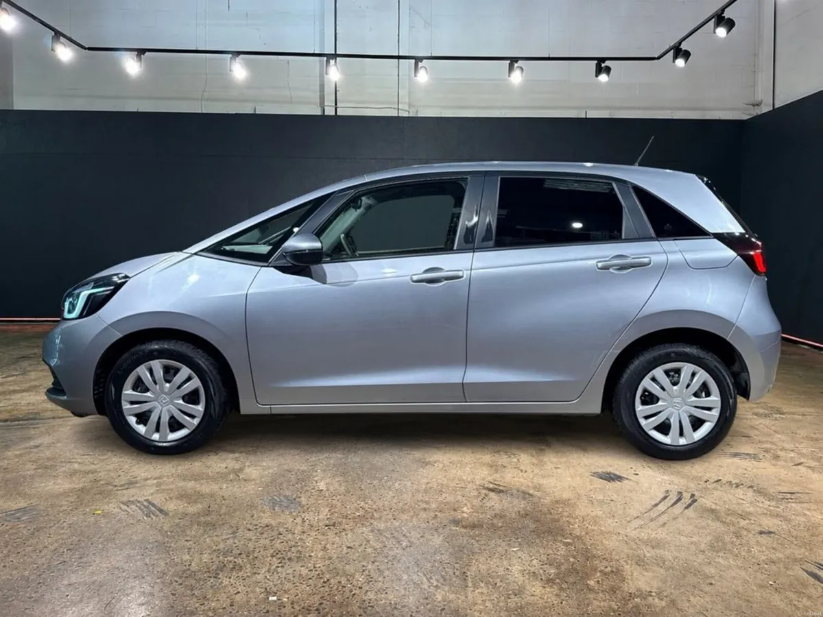 Honda Fit 1.5 HYBRID AUTOMATIC - PUSH BUTTON START - Image 6