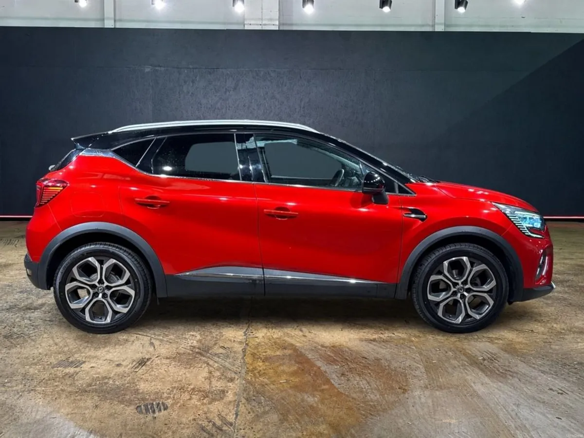 Renault Captur 1.3 AUTOMATIC - RED/BLACK TWO TONE - Image 2
