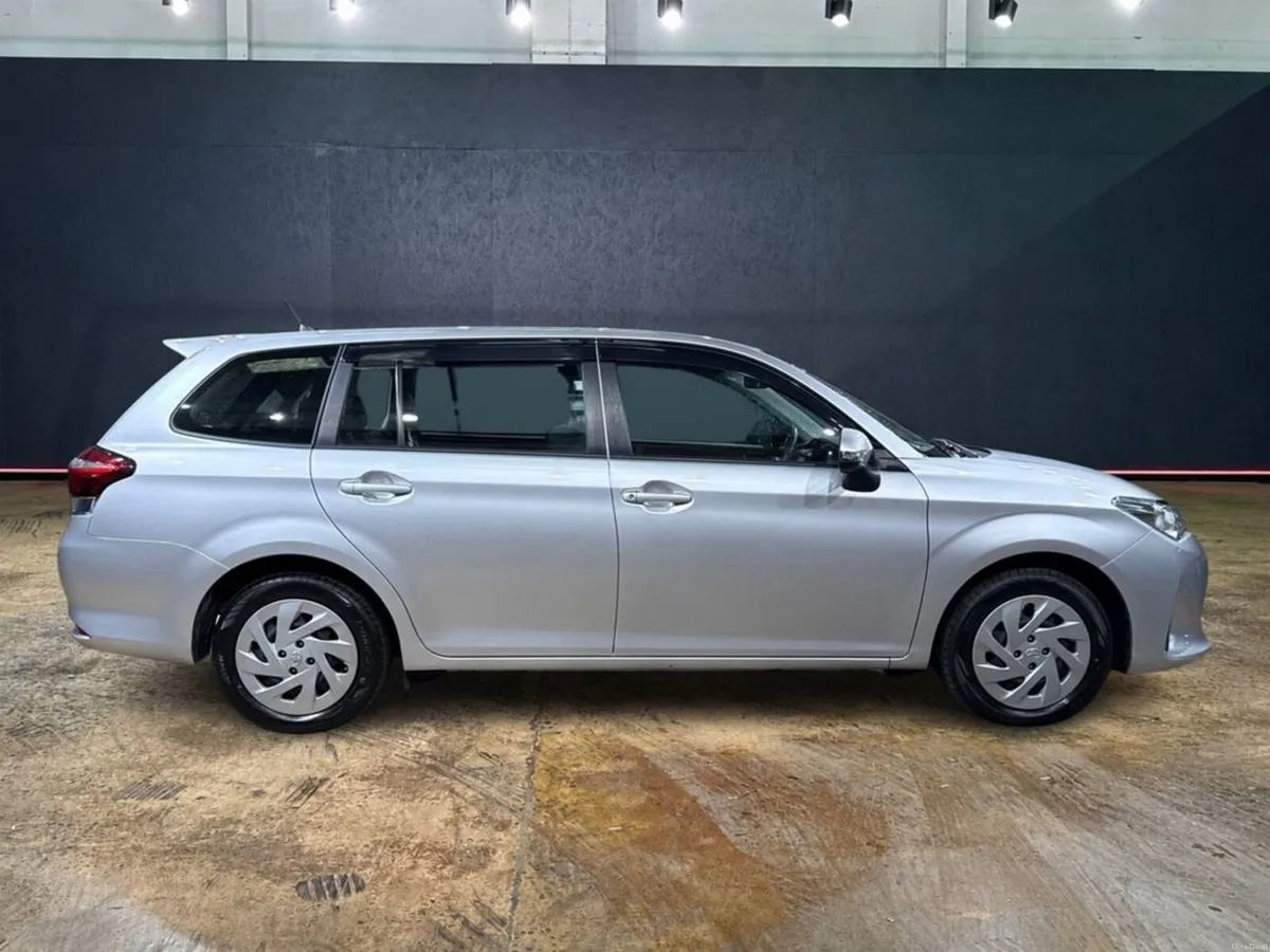 Toyota Corolla FIELDER ESTATE 1.5 HYBRID AUTOMATIC - Image 2