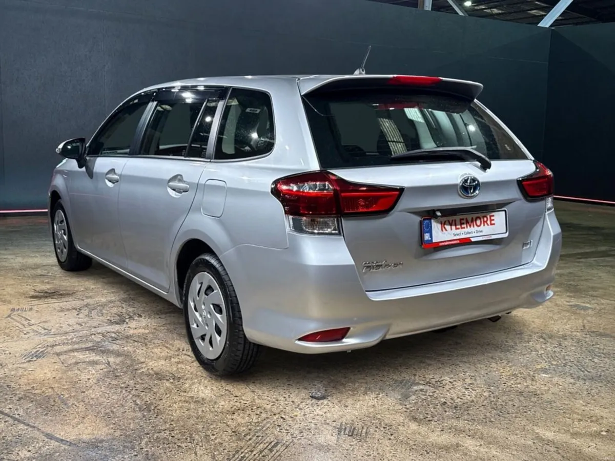 Toyota Corolla FIELDER ESTATE 1.5 HYBRID AUTOMATIC - Image 5