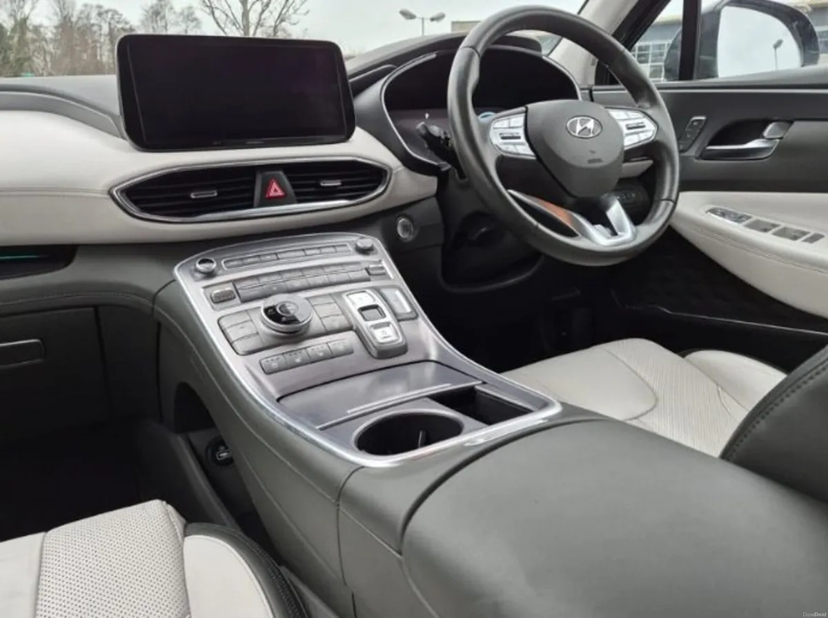 Hyundai Santa Fe 2022 *7 Seater* - Image 6