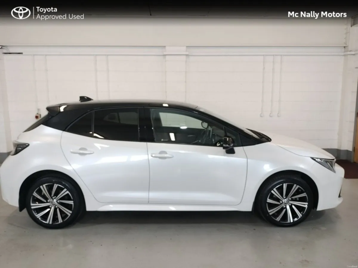 Toyota Corolla HYBRID L/SPORT HB PEARLESCENT BI-TO - Image 4