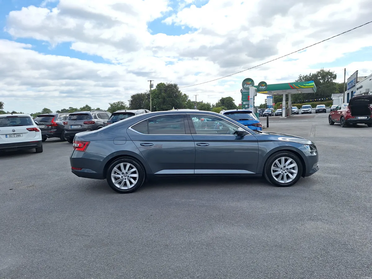 Skoda Superb 2.0 TDI Auto Style *Top Spec/Leather - Image 2
