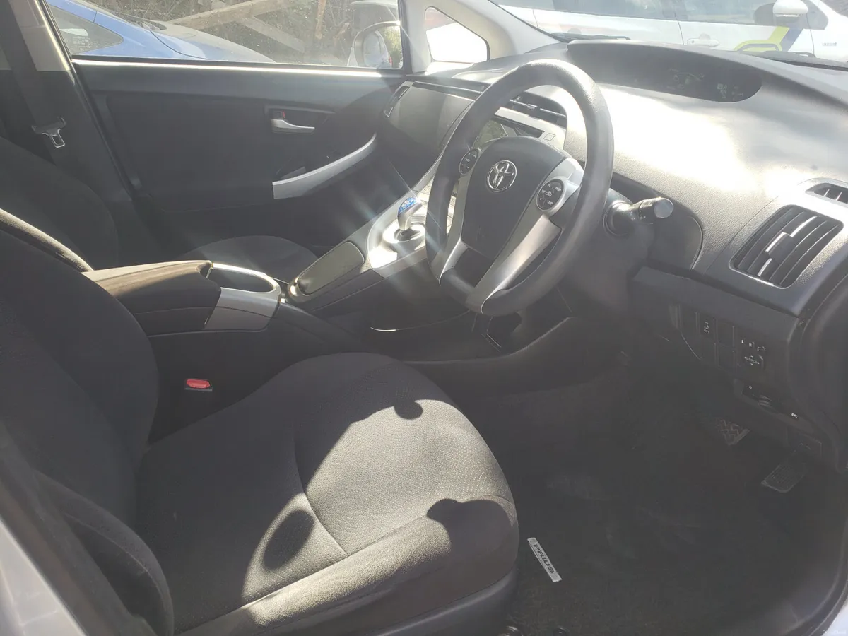 Toyota Prius 2015 - Image 6