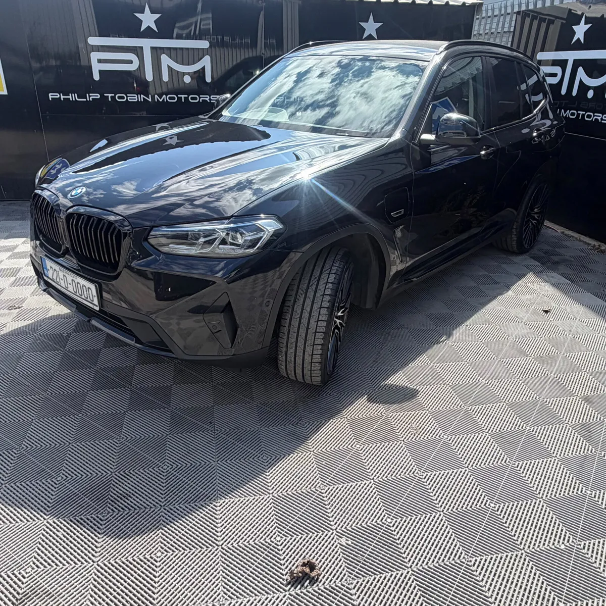 BMW X3 30e X Drive X Line 292HP Auto Black Pack - Image 4