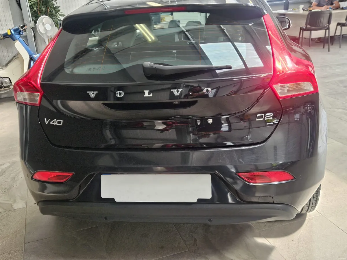 16 VOLVO V40 D2 2.0 DIESEL SE EDITION - Image 3