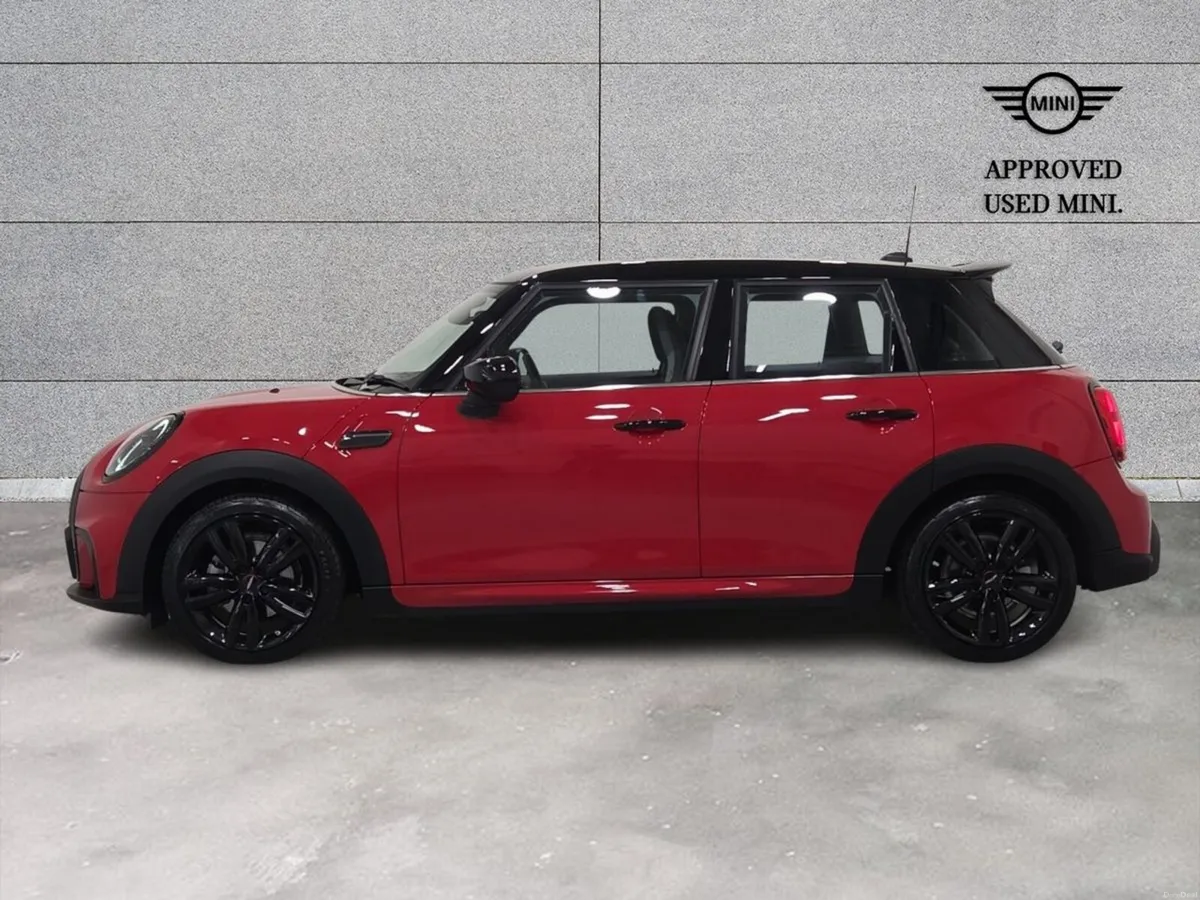 Mini Cooper 5-Door Cooper Sport - Image 4
