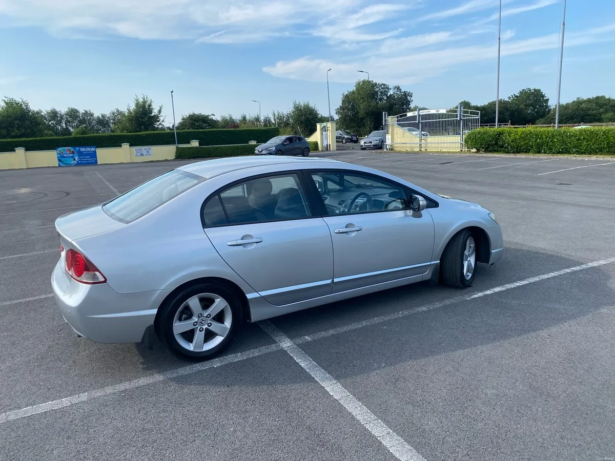 Honda Civic 1.8 V-TEC 2010 - Image 3
