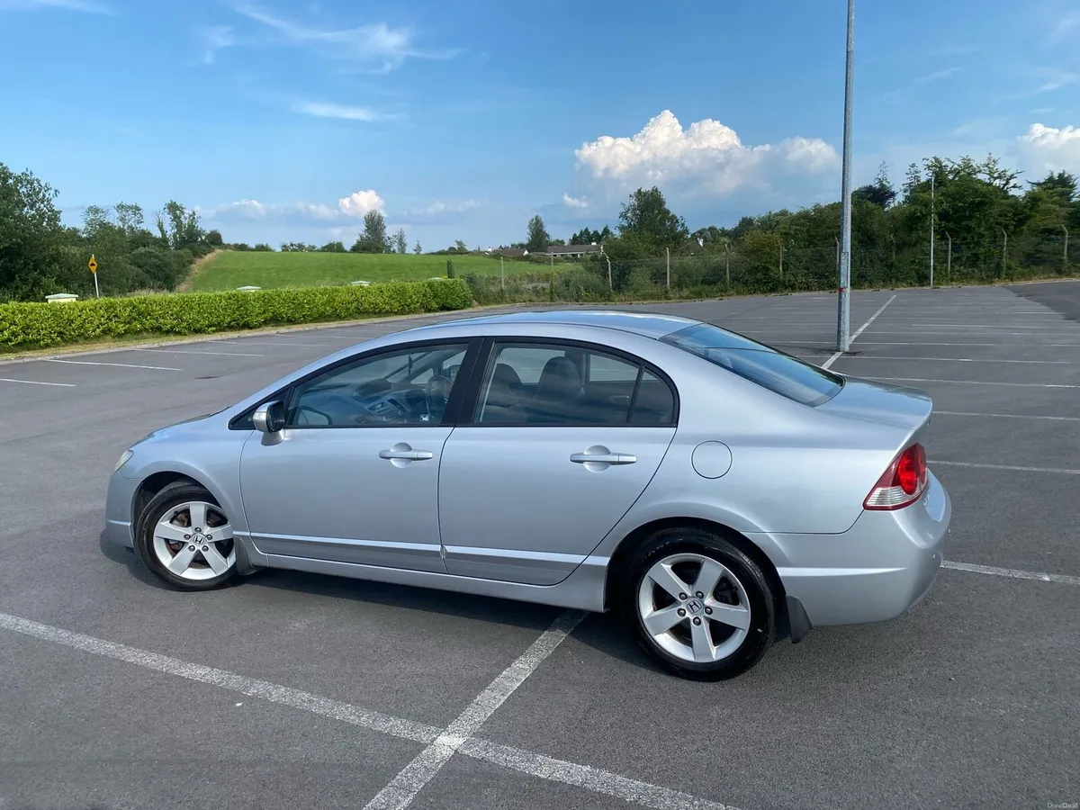 Honda Civic 1.8 V-TEC 2010 - Image 2