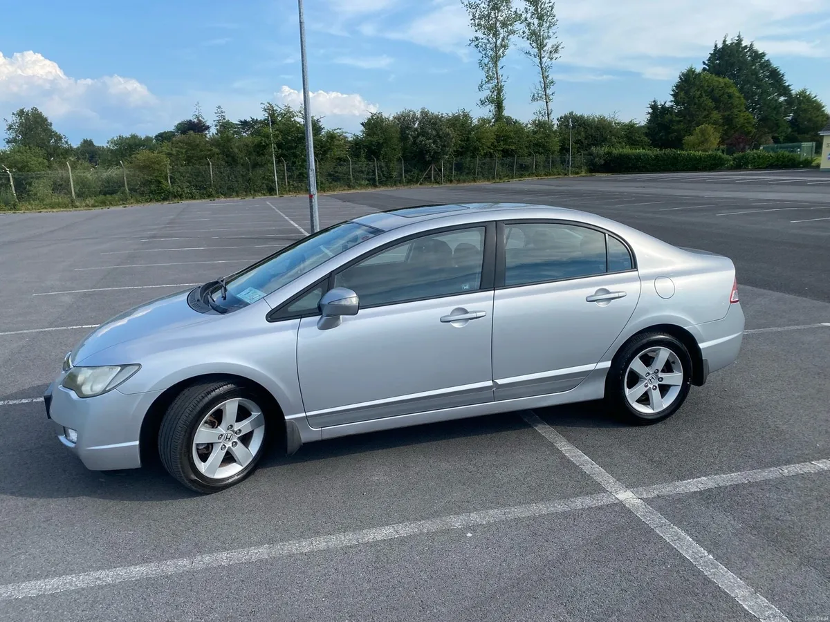 Honda Civic 1.8 V-TEC 2010 - Image 4