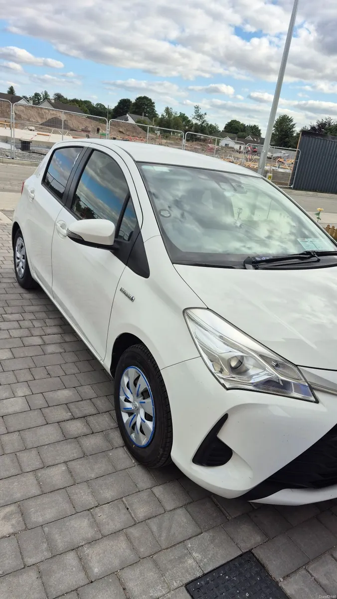 2017 Toyota Vitz 1.5 Hybrid Automatic – Multimedia - Image 5