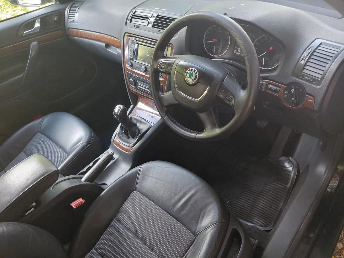 New nct7/27,tax10/26,only129mls,driving as new - Image 4