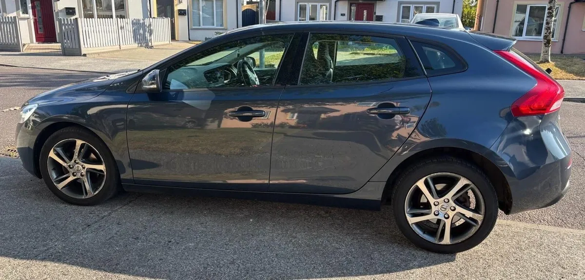 Volvo V40 2018 - Image 1