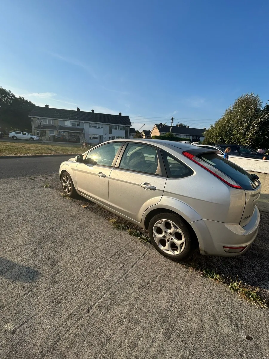 Ford Focus 2010 - Image 2